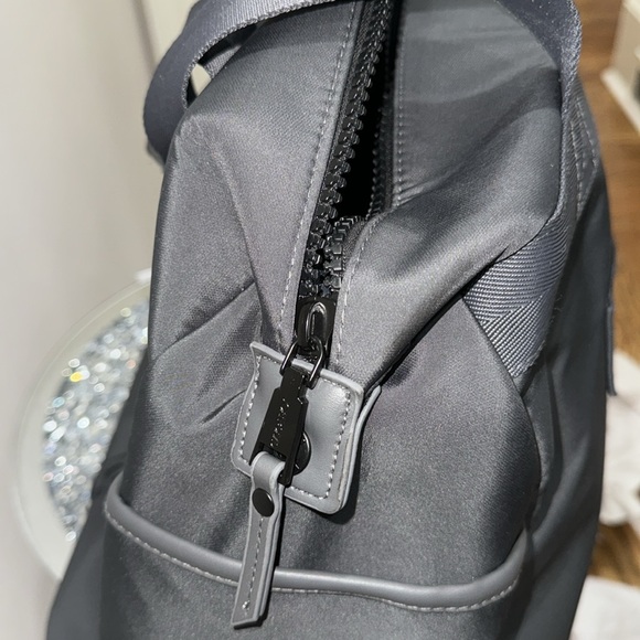 NEW🎅🏾. JOAN&DAVID The KENNEDY / The Kennedy is 20” Duffle Bag/light weight. - Picture 10 of 14